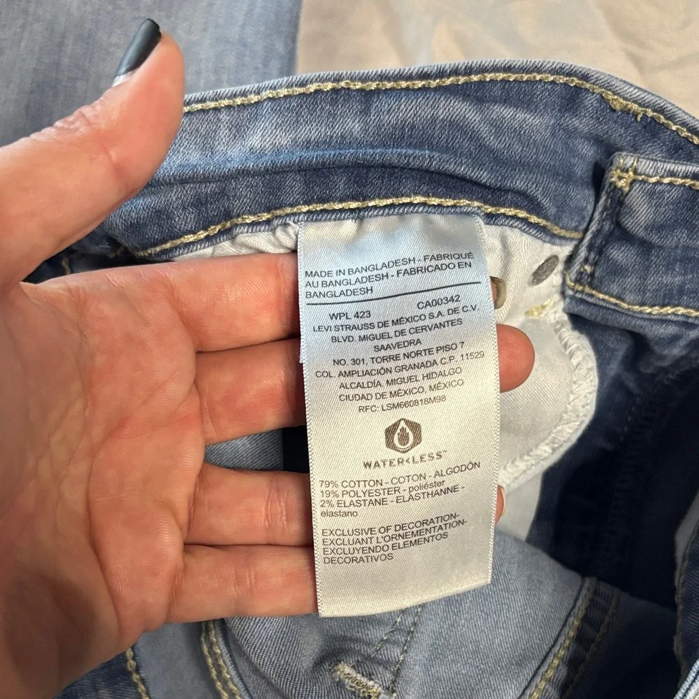 Denizen Levi’s Women’s Light Wash Mid Rise Skinny Jeans - Picture 6 of 7